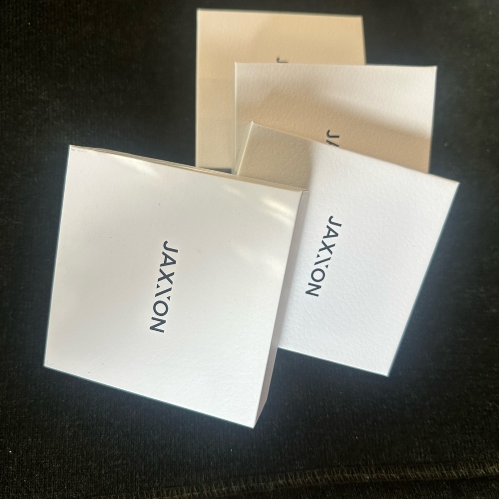 JAXXON White and Cream Home Accessory Set
